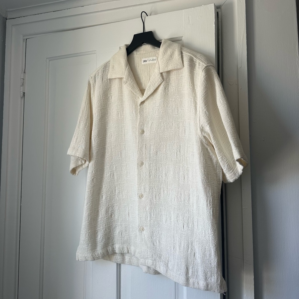 Zara Men’s Textured Weave Shirt